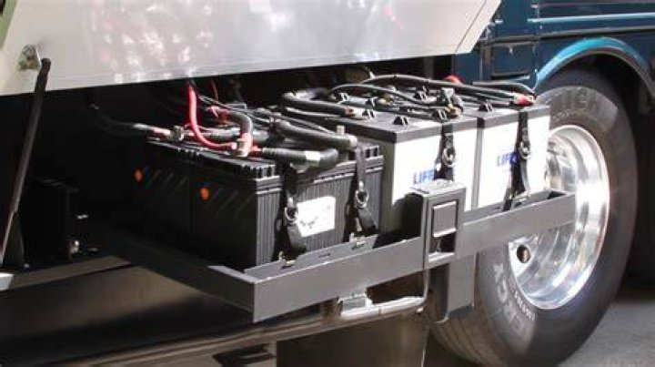 Does plugging in RV charge chassis battery?