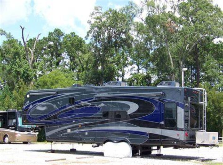 How big is the fifth wheel on a Holiday Rambler?
