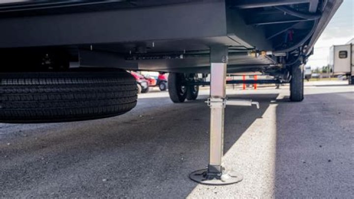 How do you level an RV motorhome?