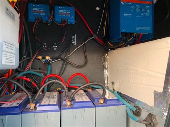 What does it mean to have battery bank in RV?