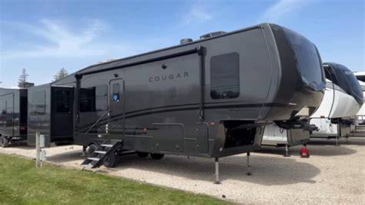 What is the bottom of a keystone Cougar fifth wheel made of?