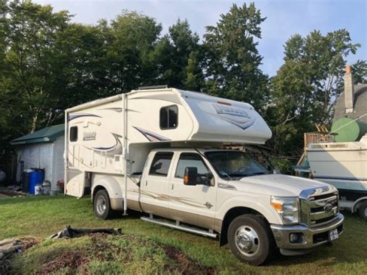 What kind of Camper is 2013 Lance shortbed?