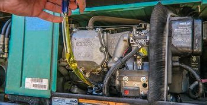 What kind of oil does a Onan 4000 take?