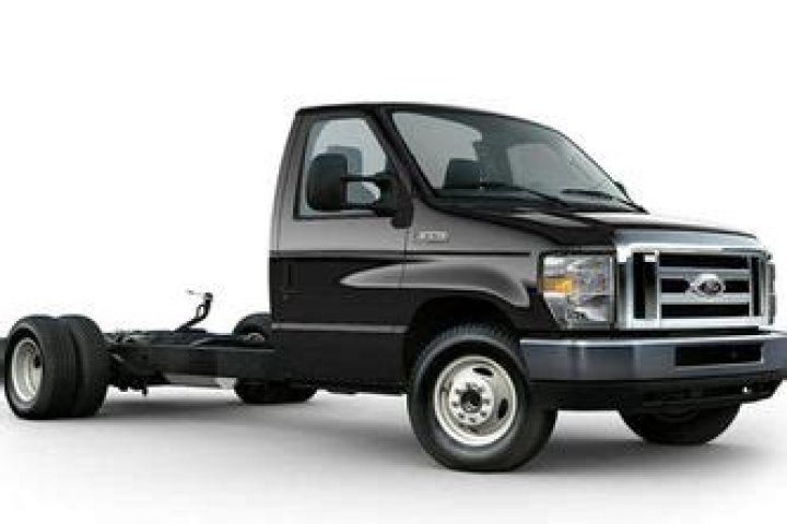 Which is better Ford E350 or Ford E450 RV chassis?