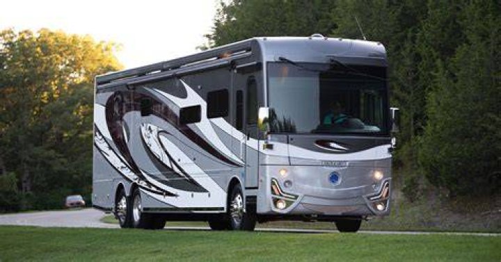 Who manufactures the Holiday Rambler?